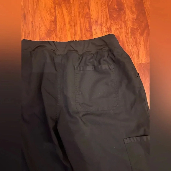 •Cherokee Scrub Set - Picture 6 of 15